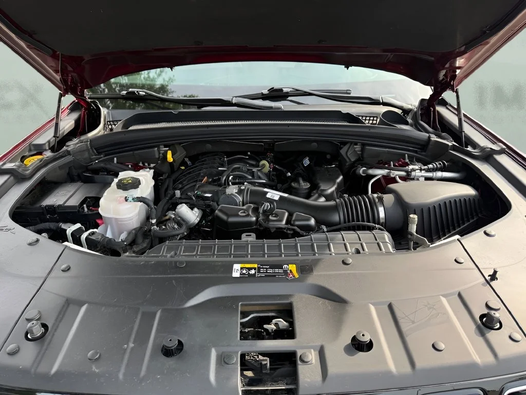 Used 2023  Jeep Limited image 35