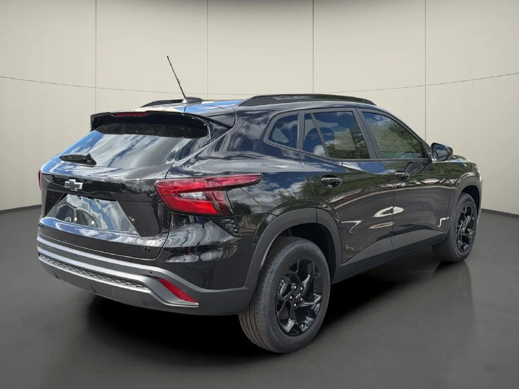 New 2026 Mosaic Black Metallic Chevrolet LT image 7