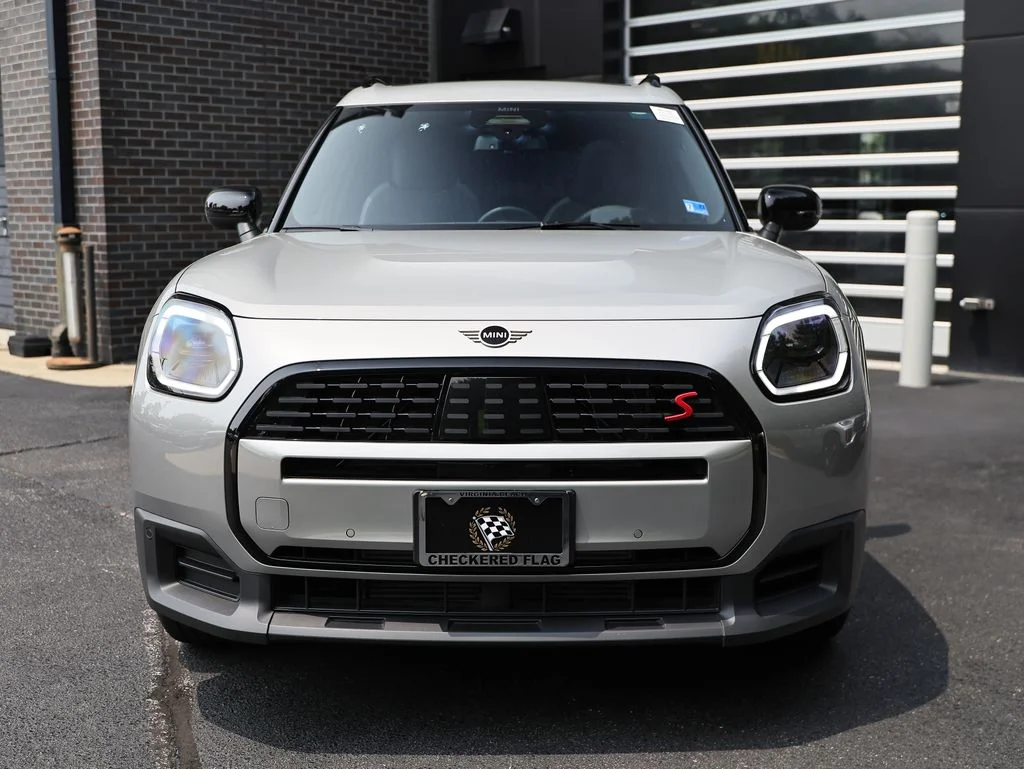 New 2027 Silver MINI Signature Plus image 13