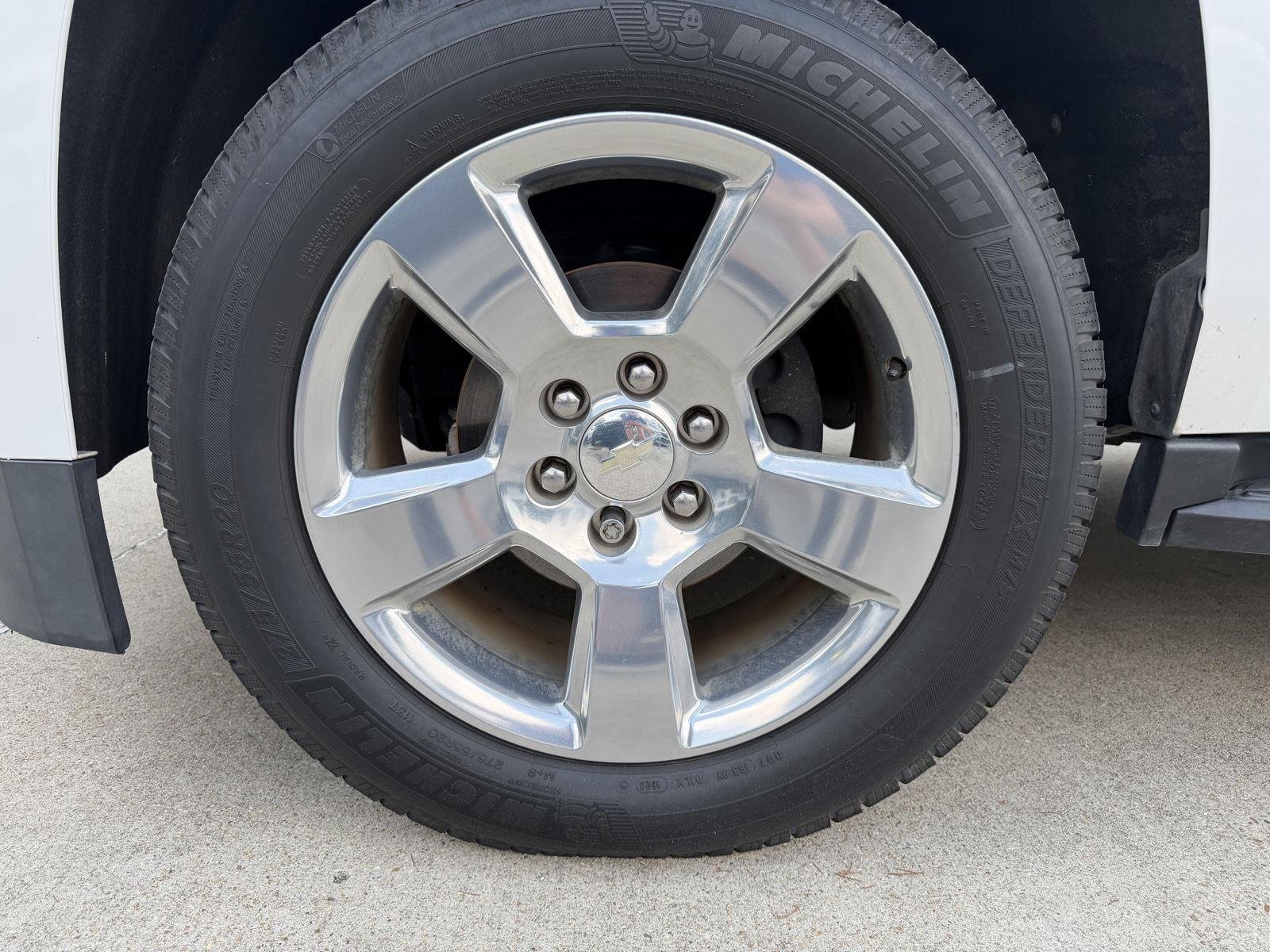 Used 2020 Iridescent Pearl Tricoat Chevrolet LT image 3