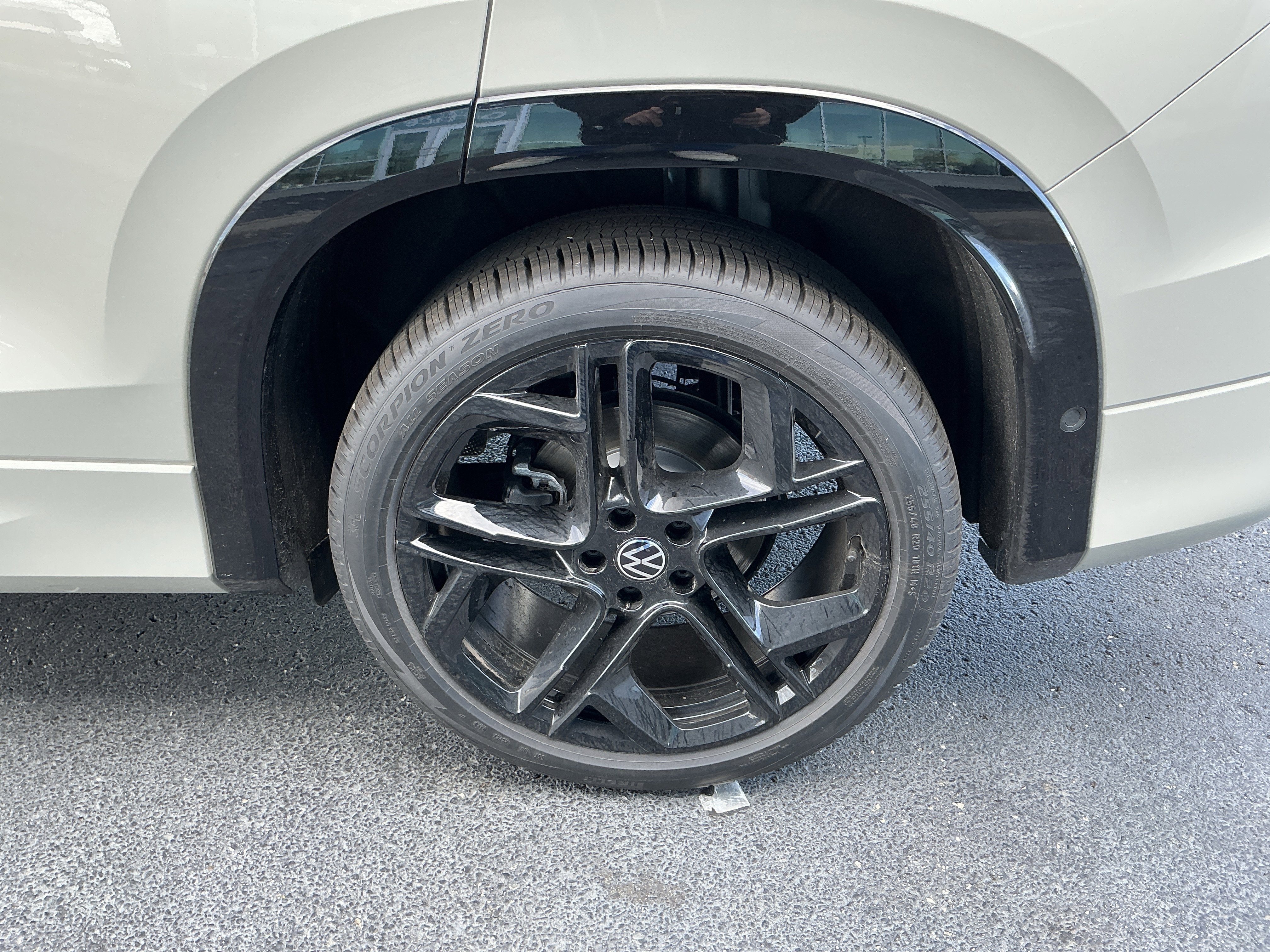 New 2026 Sandstone Volkswagen SE R-Line Black image 8