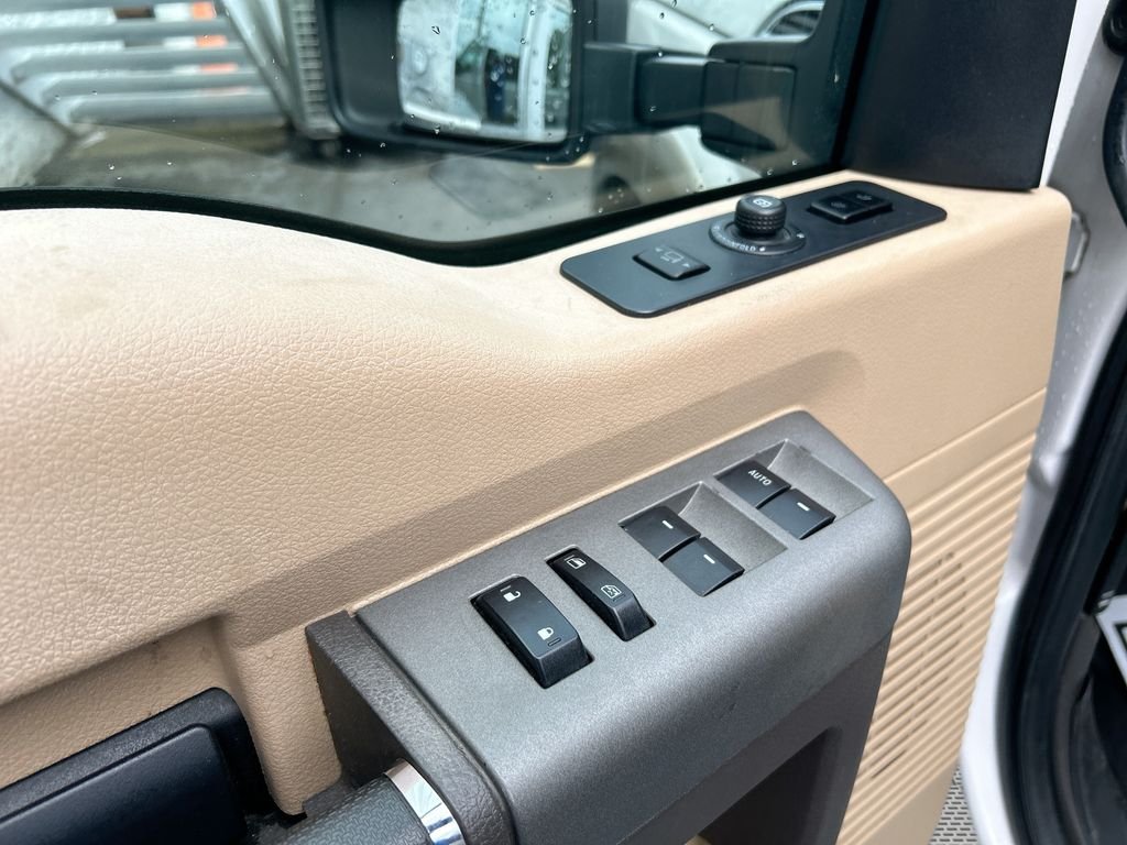 Used 2011  Ford Lariat image 21