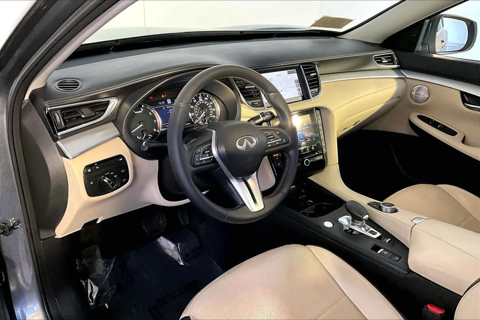 Used 2022 Graphite Shadow INFINITI ESSENTIAL image 18