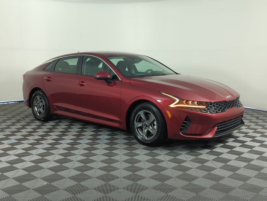 Used 2023 Red Kia LXS image 9