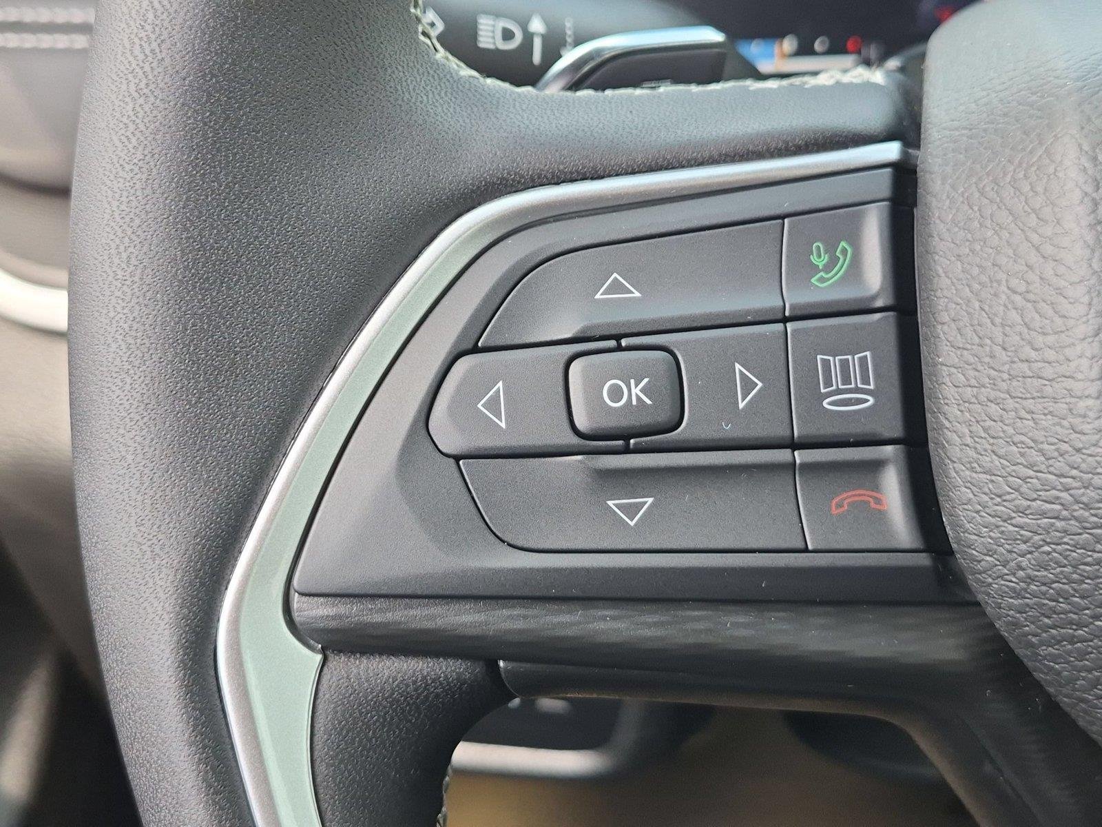 New 2026 Baltic Gray Metallic Clear-Coat Exterior Paint Jeep Laredo X image 19