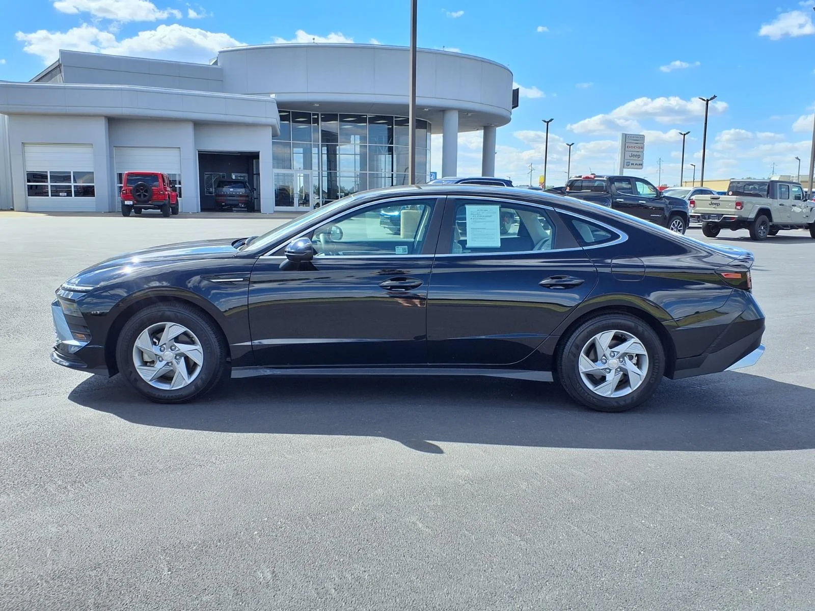 Used 2025 Black Hyundai SE image 18