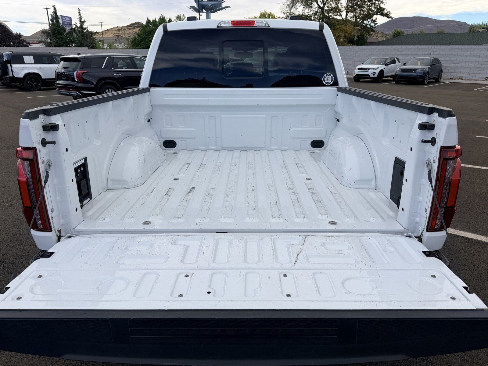Used 2025 White Ford Lariat image 9
