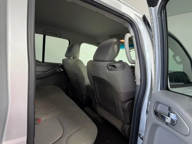 Used 2013 Silver Nissan SV image 27