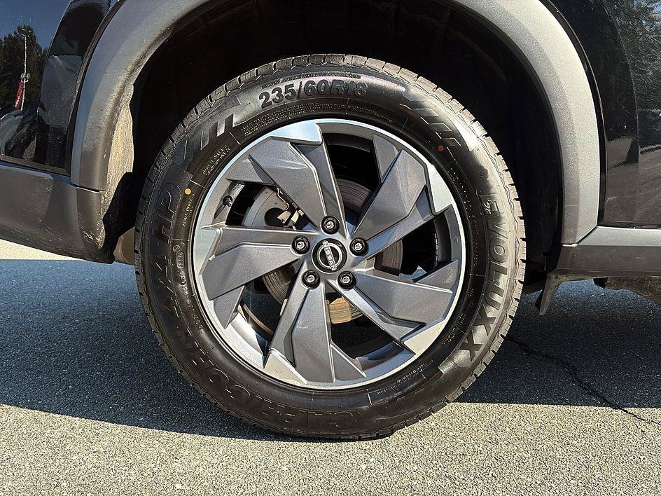 Used 2025 Super Black Nissan SV image 11