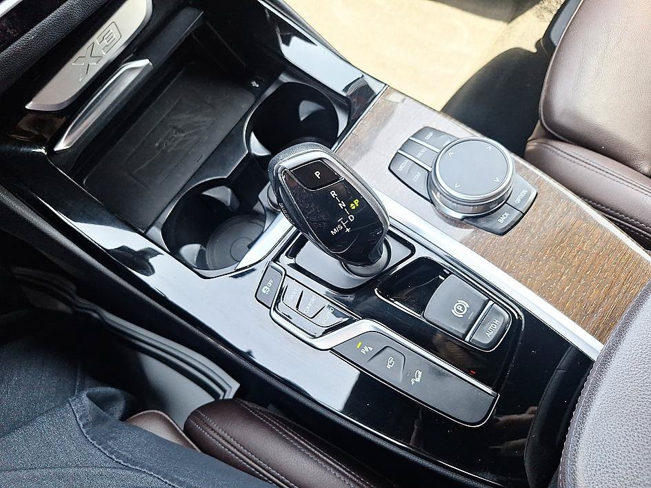 Used 2019 Blue Metallic BMW xDrive30i image 18
