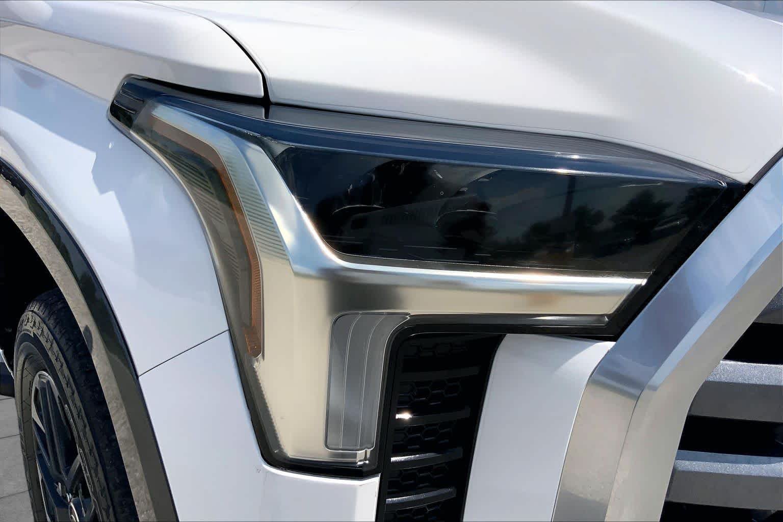 Used 2023 Ice Cap Toyota Limited Hybrid image 27
