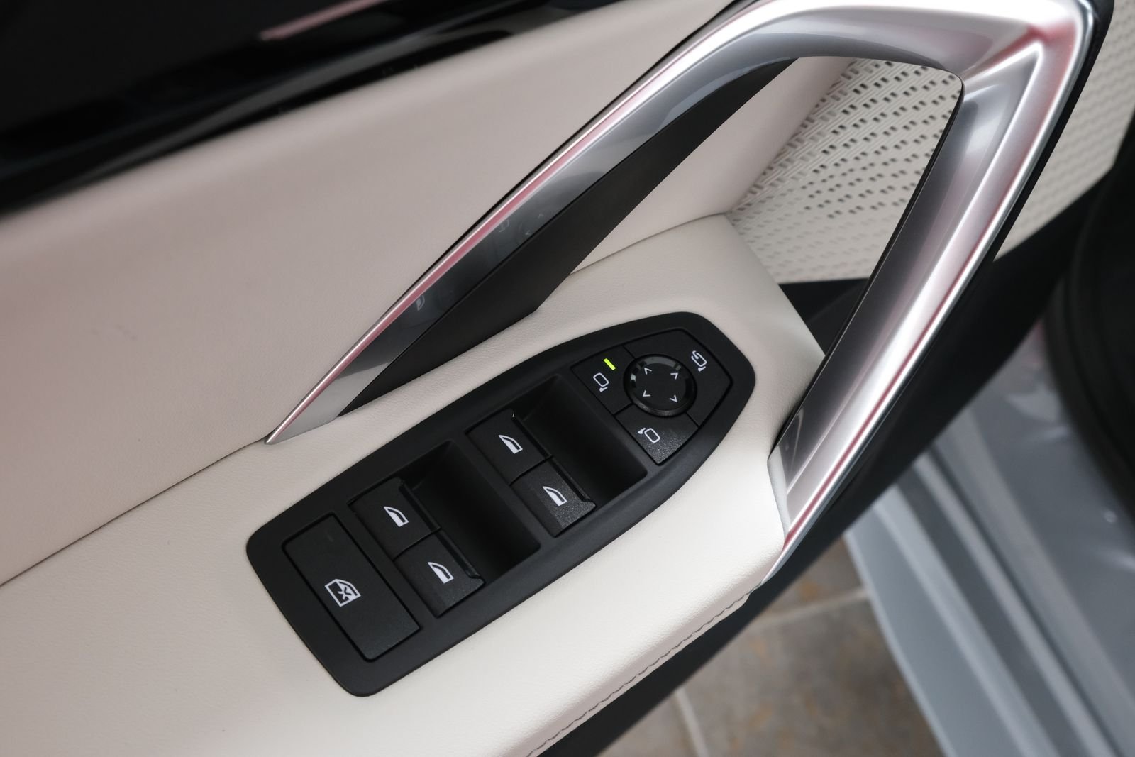 New 2027 Brooklyn Grey Metallic BMW xDrive28i image 26