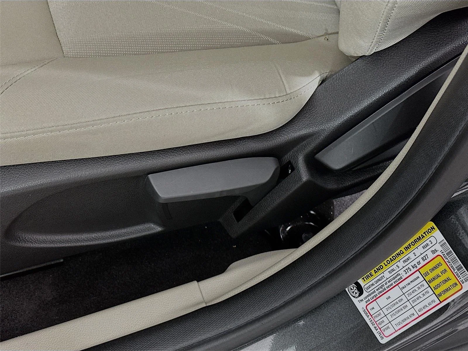 Used 2017  Ford SE image 20