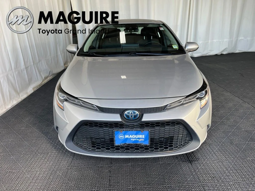 Used 2020 Silver Toyota LE image 33
