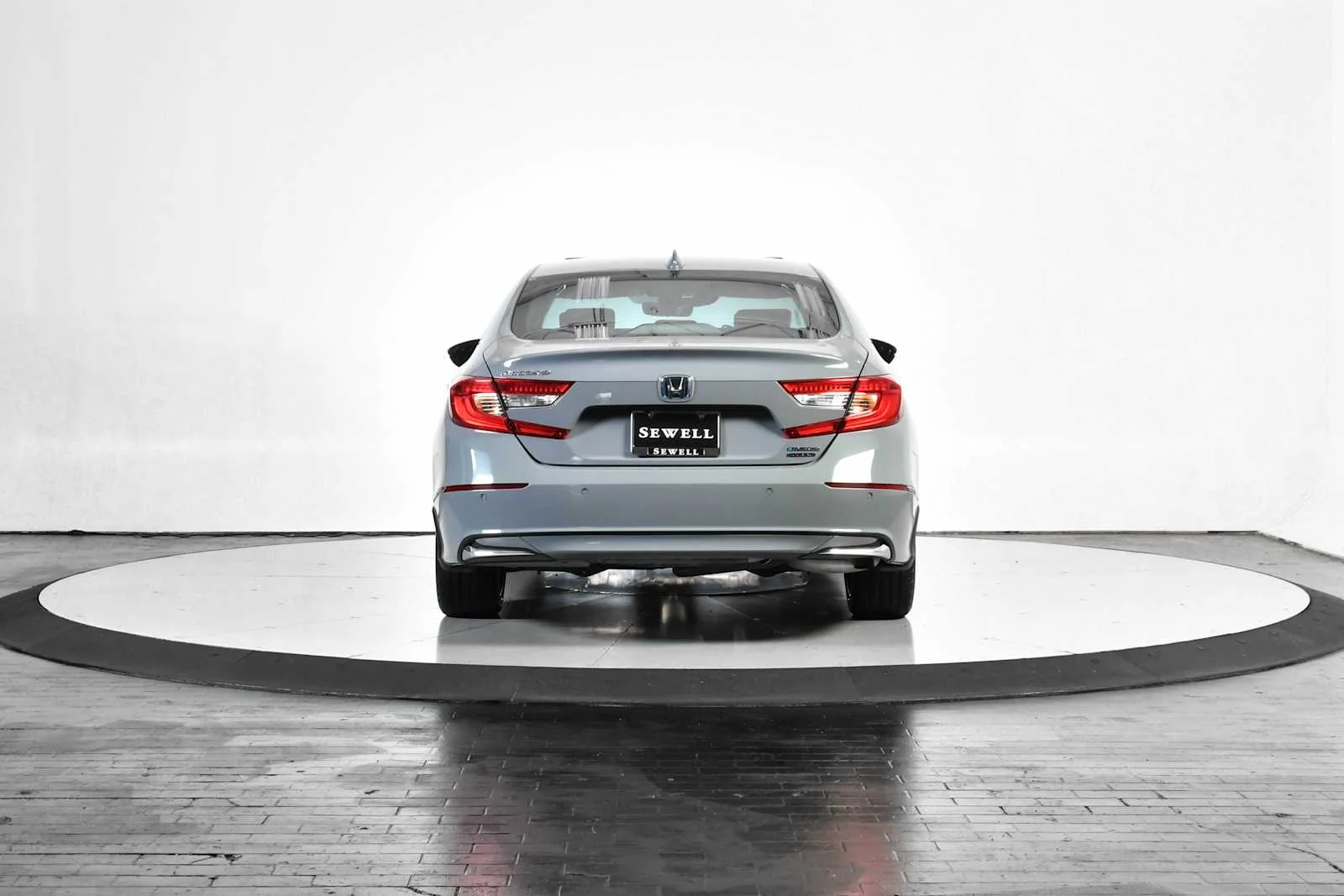 Used 2022 Sonic Gray Pearl Honda Touring image 5