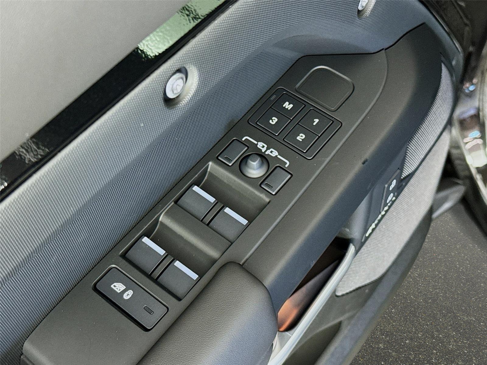 Used 2026 Santorini Black Land Rover X-Dynamic SE image 20
