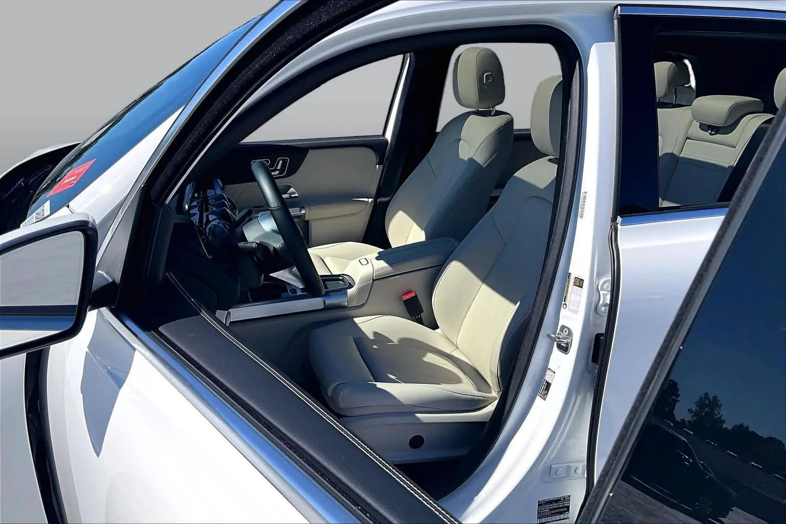 Used 2026 Polar White Mercedes-Benz GLB 250 image 8