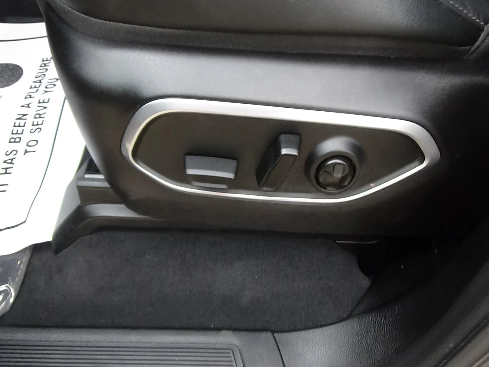 Certified Used 2025 Baltic Gray Metallic Clear Coat (pas) Jeep Series II image 18