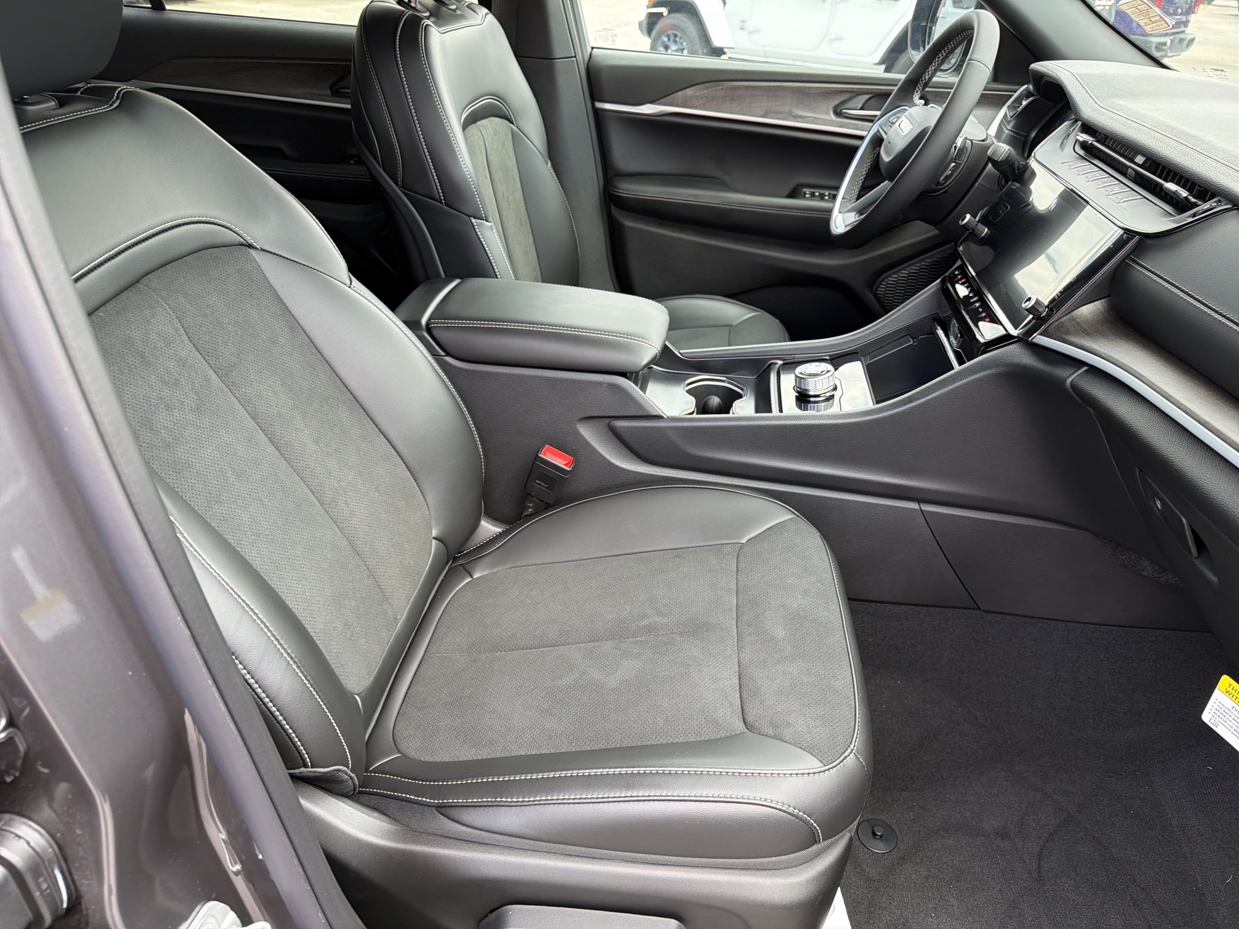 New 2026 Baltic Gray Metallic Clear-Coat Exterior Paint Jeep Laredo Altitude image 13