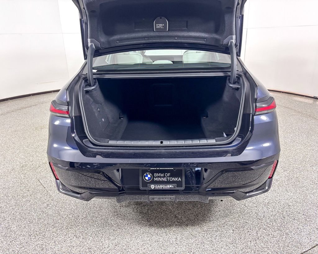 2025 BMW 7 Series 750e - Photo 15