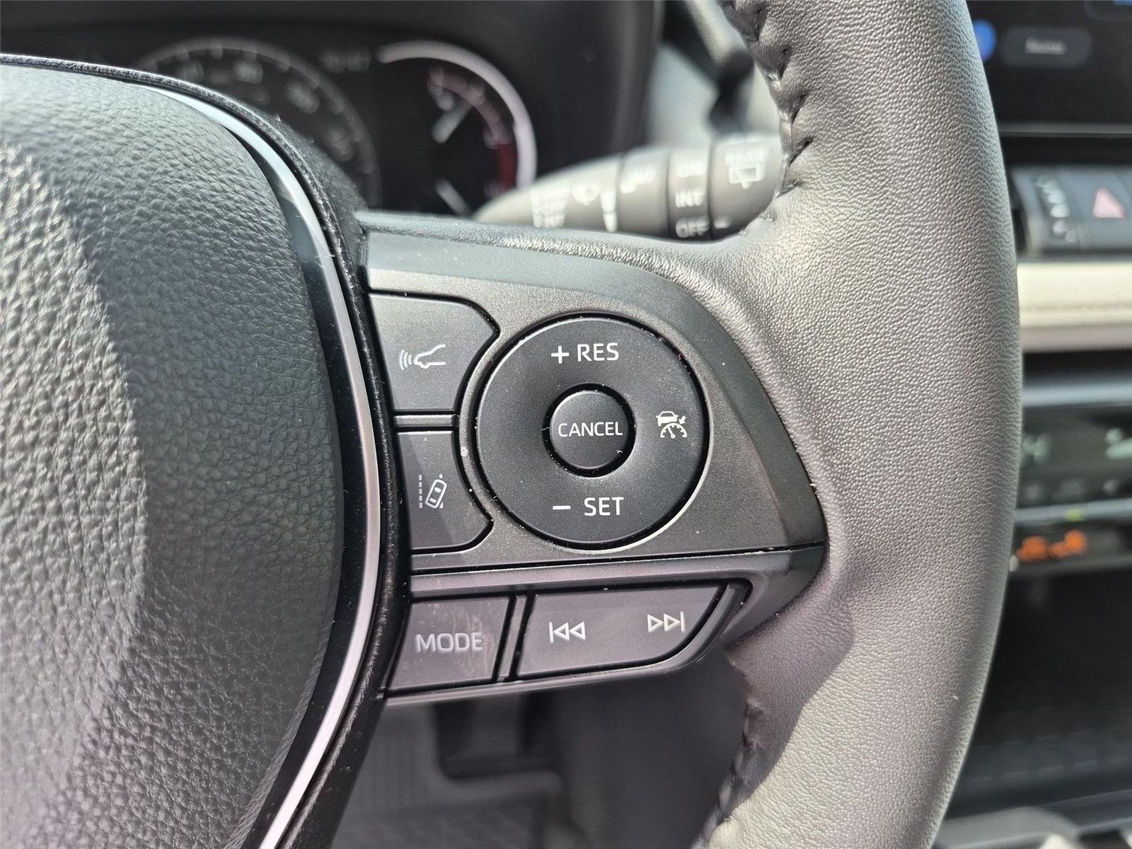 Used 2025 Silver Sky Metallic Toyota XLE Premium image 21