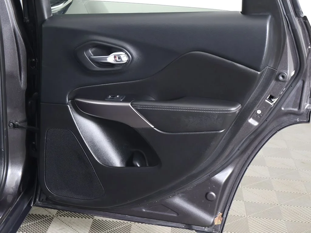 Used 2019 Gray Jeep Limited image 27