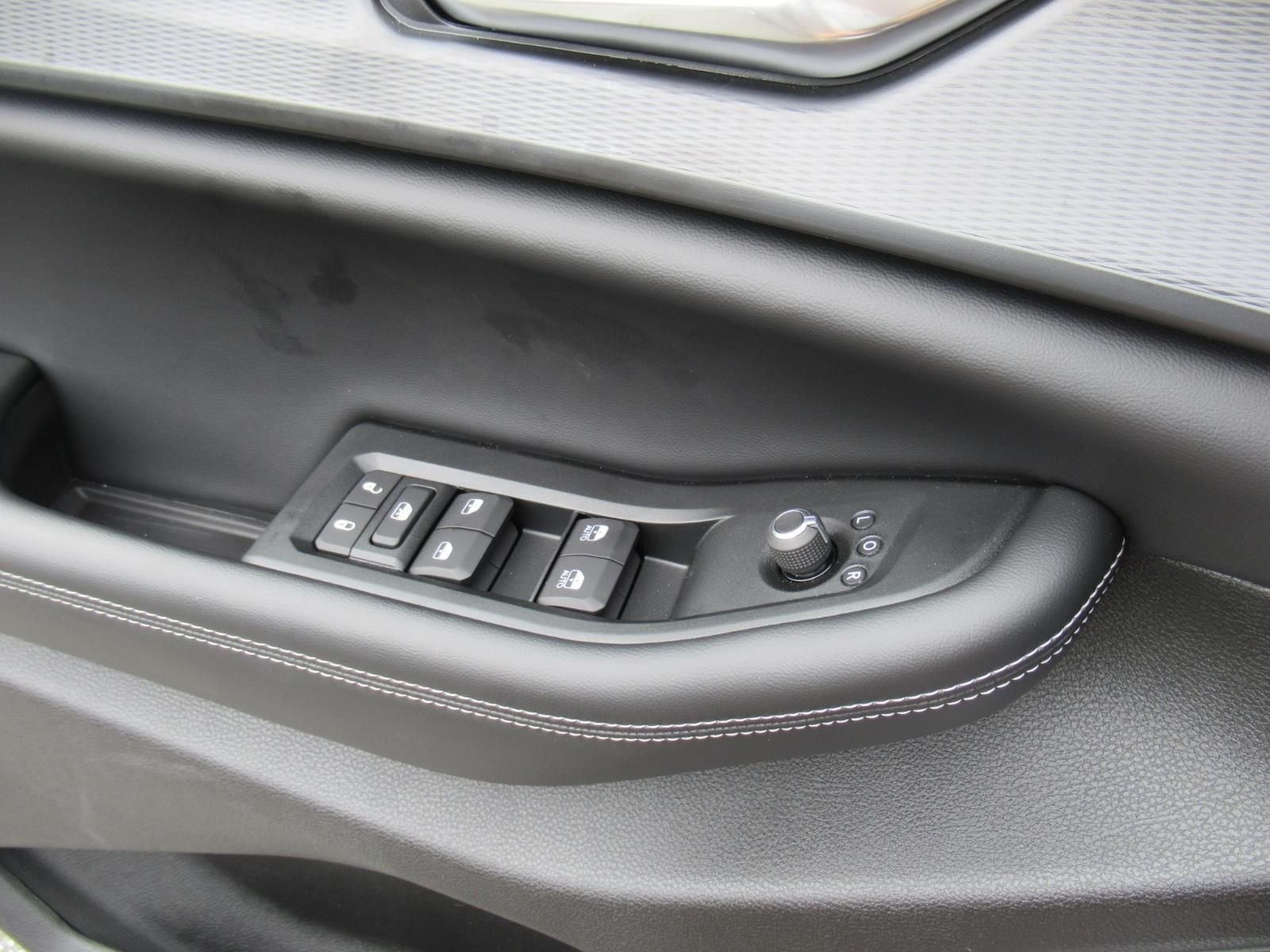 New 2026 Silver Zynith Exterior Paint Jeep Laredo X image 19