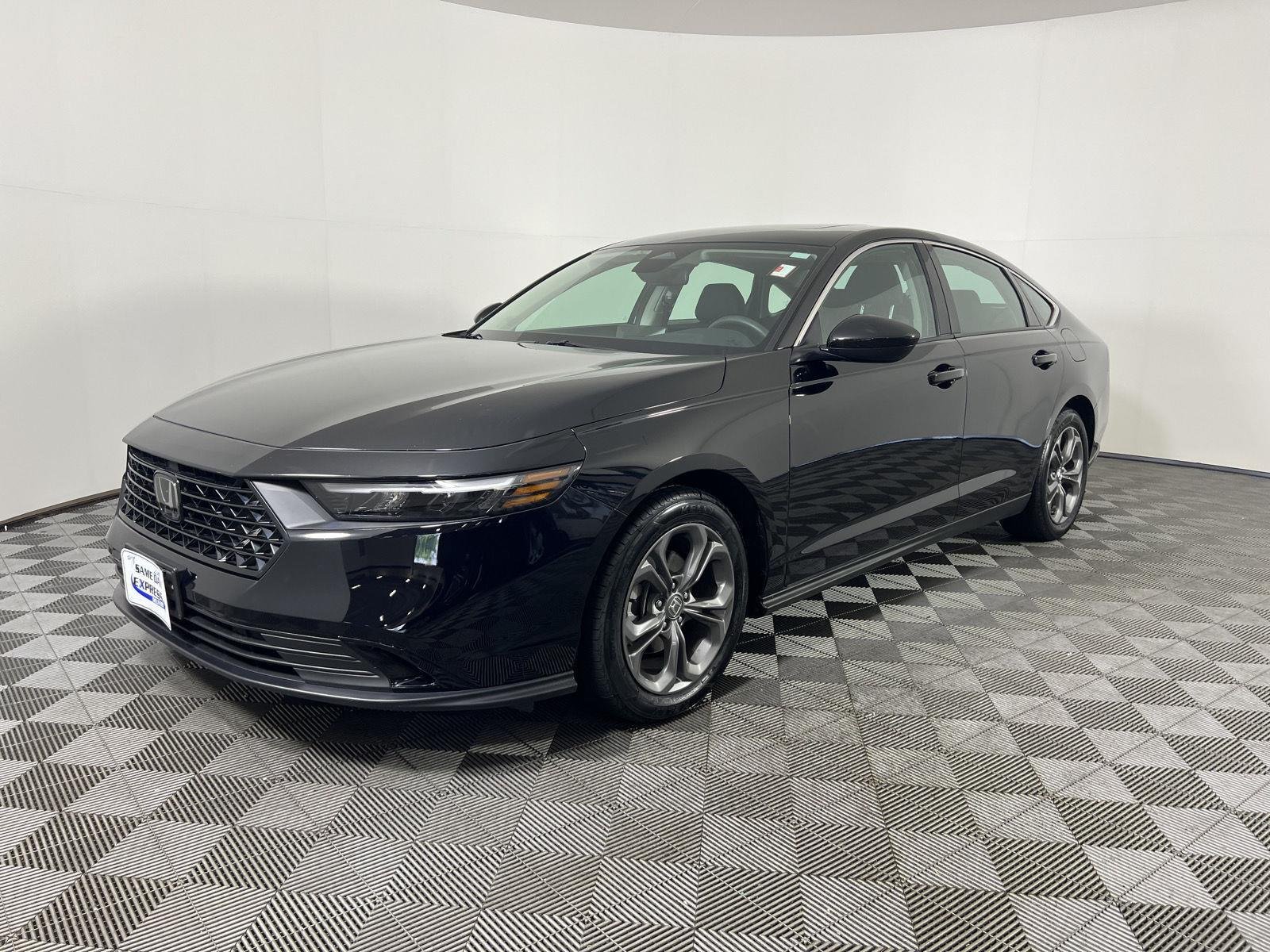 Used 2023 Crystal Black Pearl Honda EX image 28