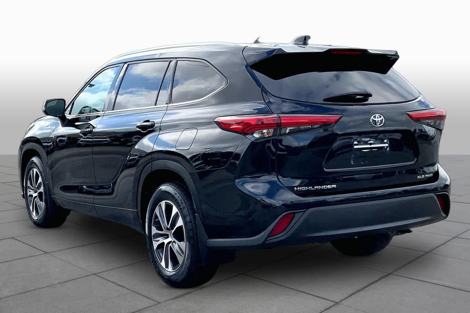 Used 2020 Midnight Black Metallic Toyota XLE image 12