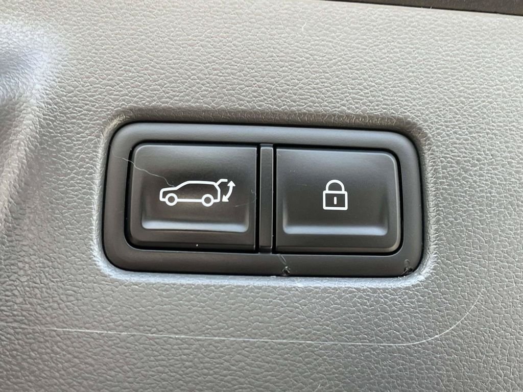 Used 2024 Black Hyundai SE image 27