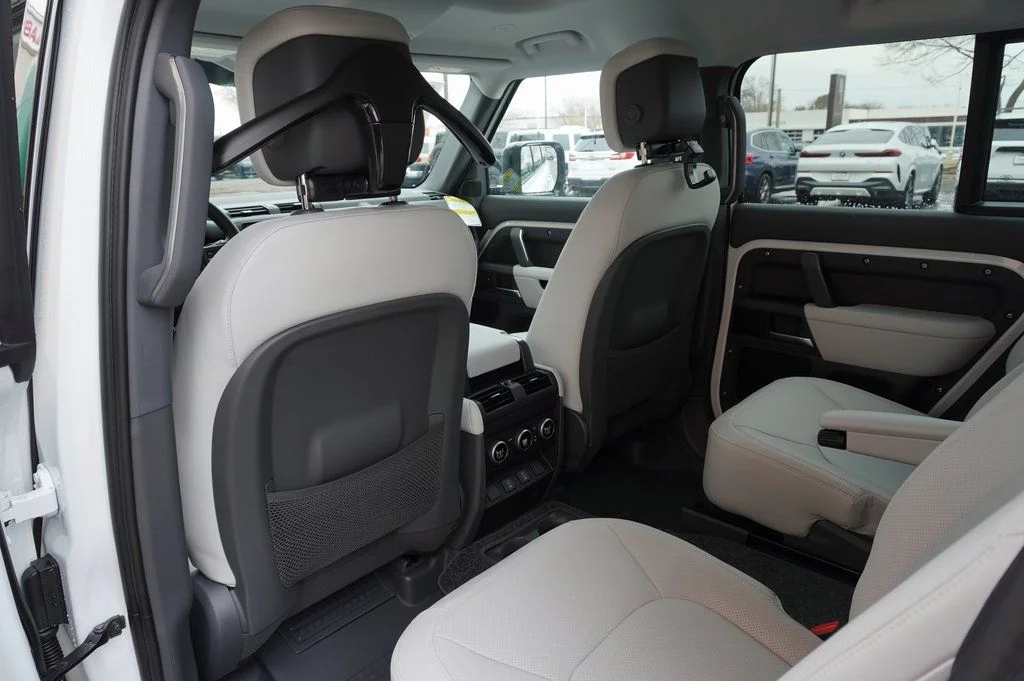 Certified Used 2026 White Land Rover X-Dynamic SE image 31