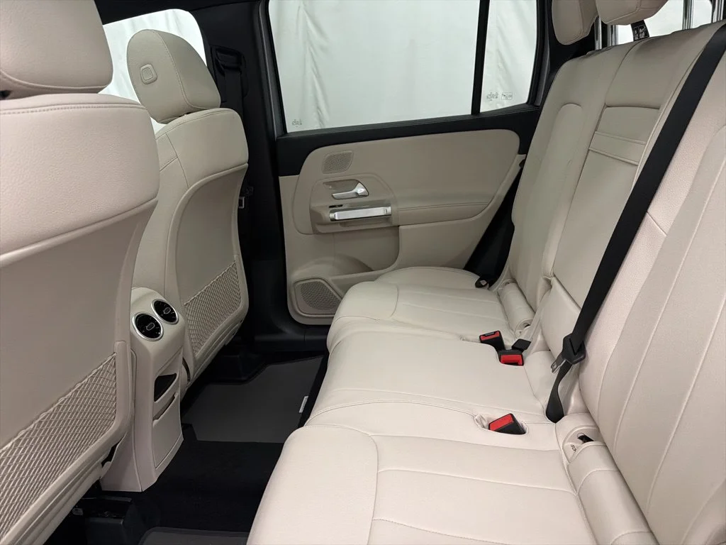Used 2026 Silver Mercedes-Benz GLB 250 image 19