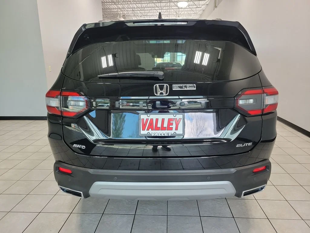 Used 2025 Black Honda Elite image 10