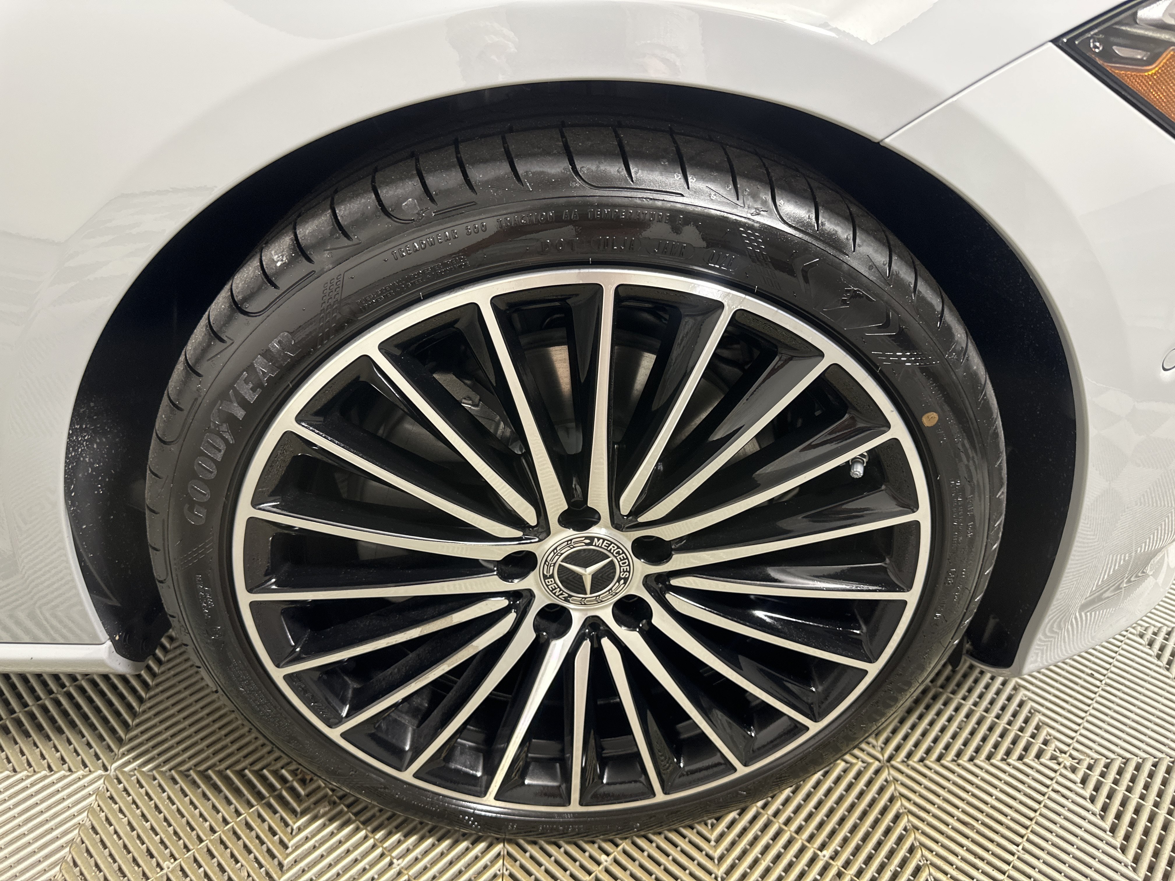 New 2026 MANUFAKTUR Alpine Grey Mercedes-Benz C 300 image 50