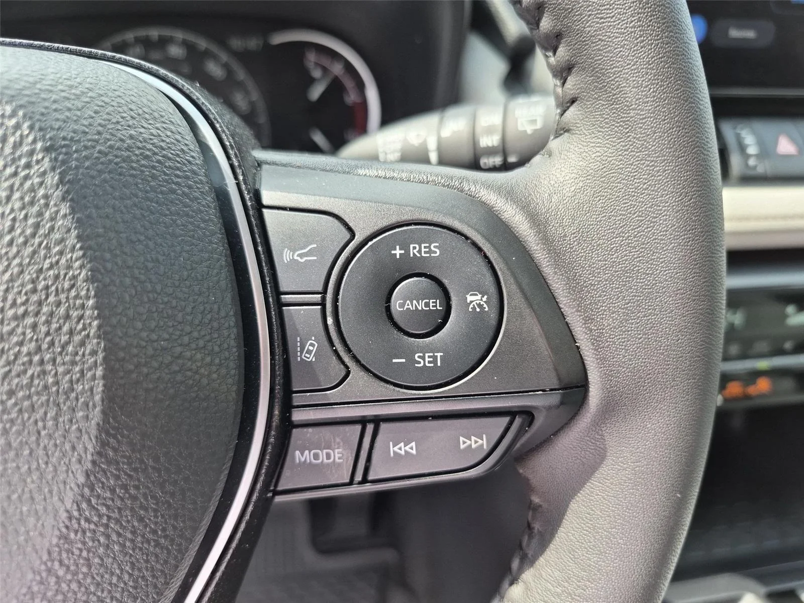 Used 2025 Silver Sky Metallic Toyota XLE Premium image 21