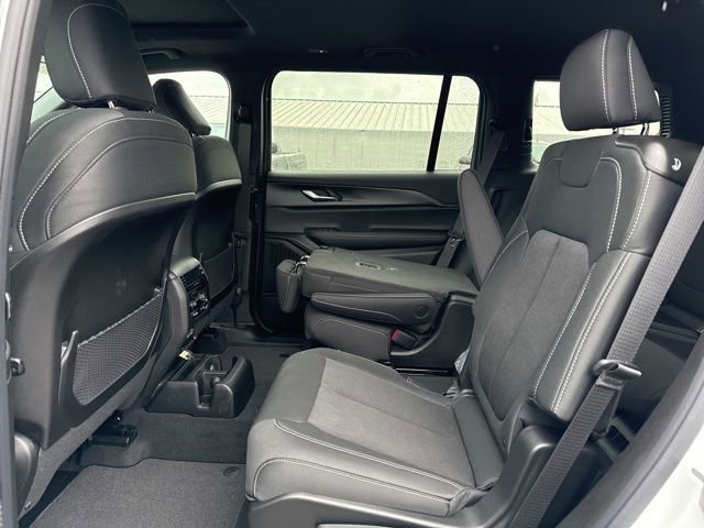 New 2026 Bright White Clear-Coat Exterior Paint Jeep Laredo X image 10