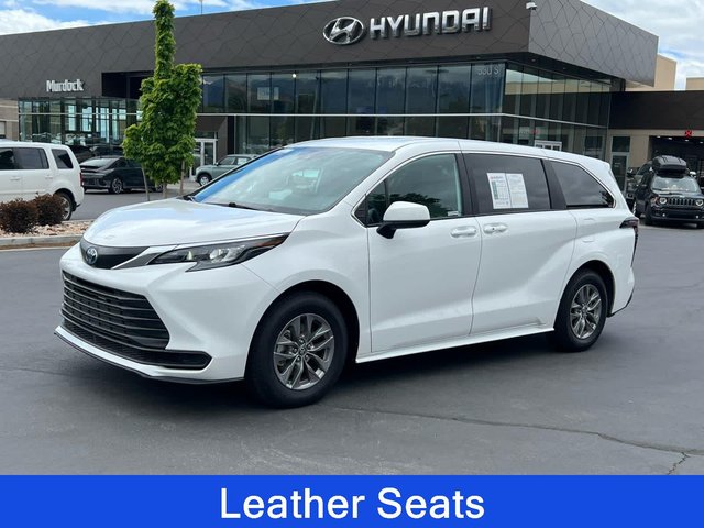 2025 Toyota Sienna LE