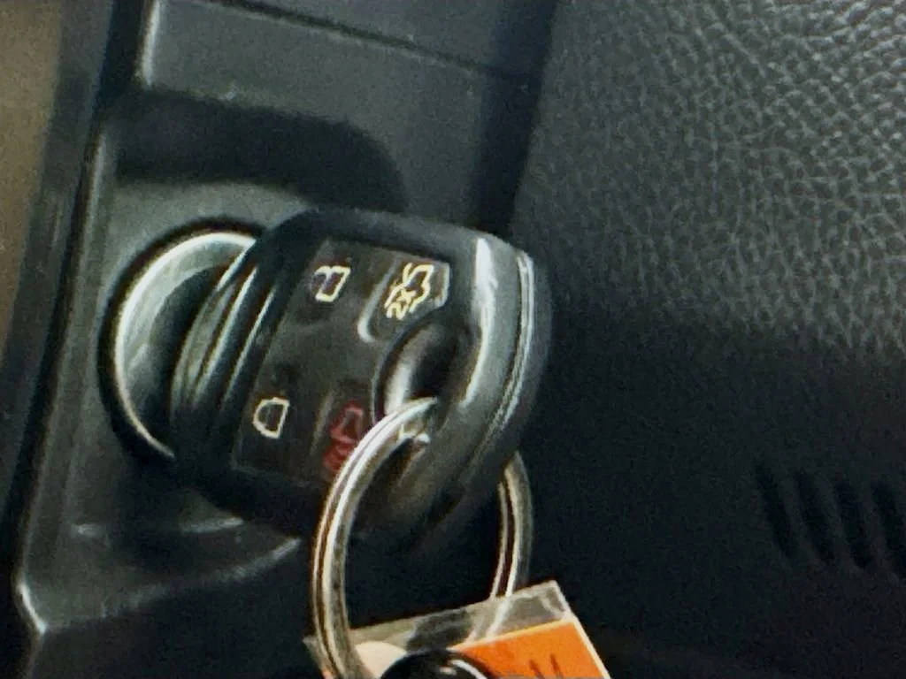 Used 2013 Black Lincoln Base image 19