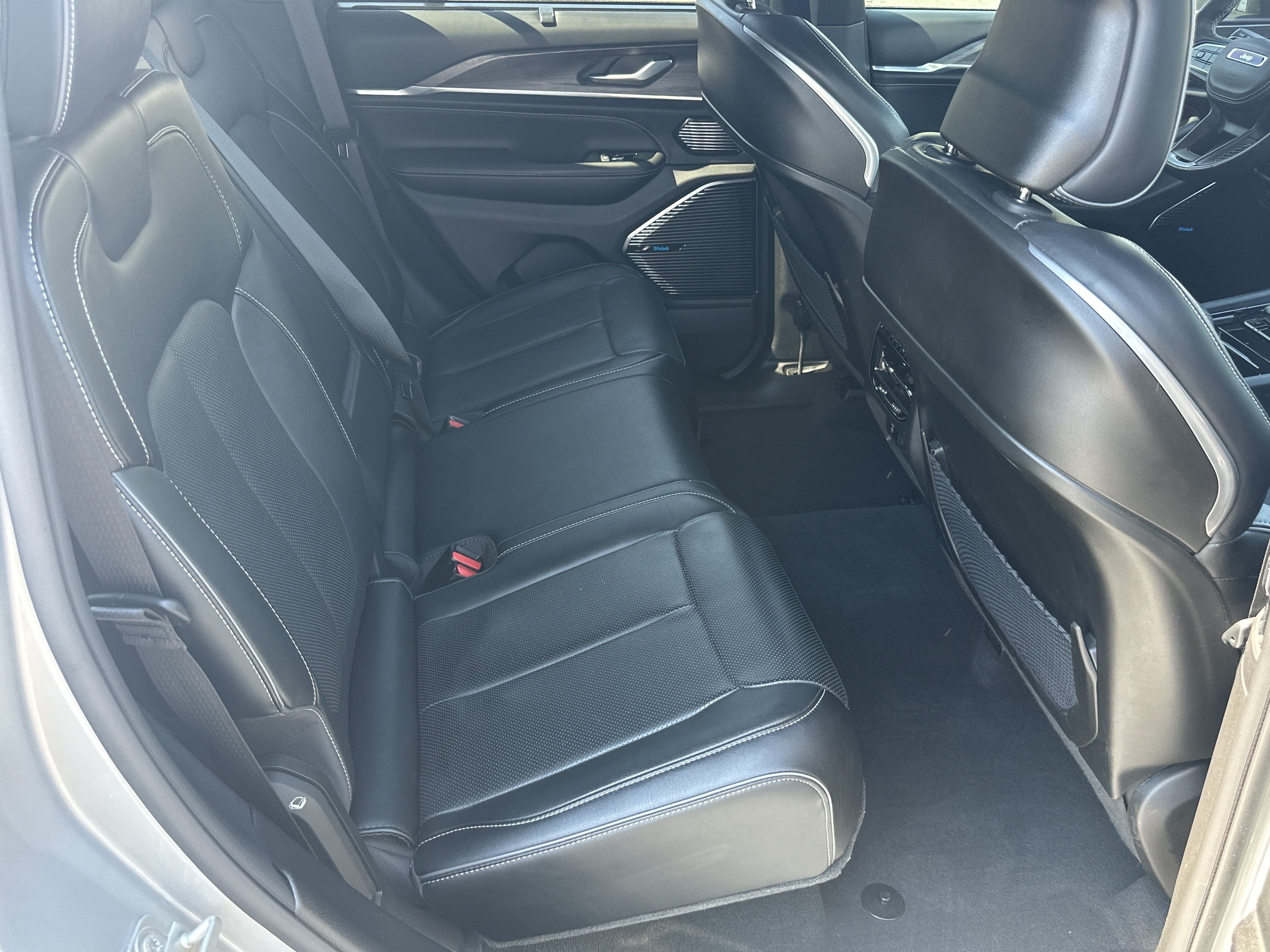 Used 2024 Silver Zynith Jeep Overland image 16
