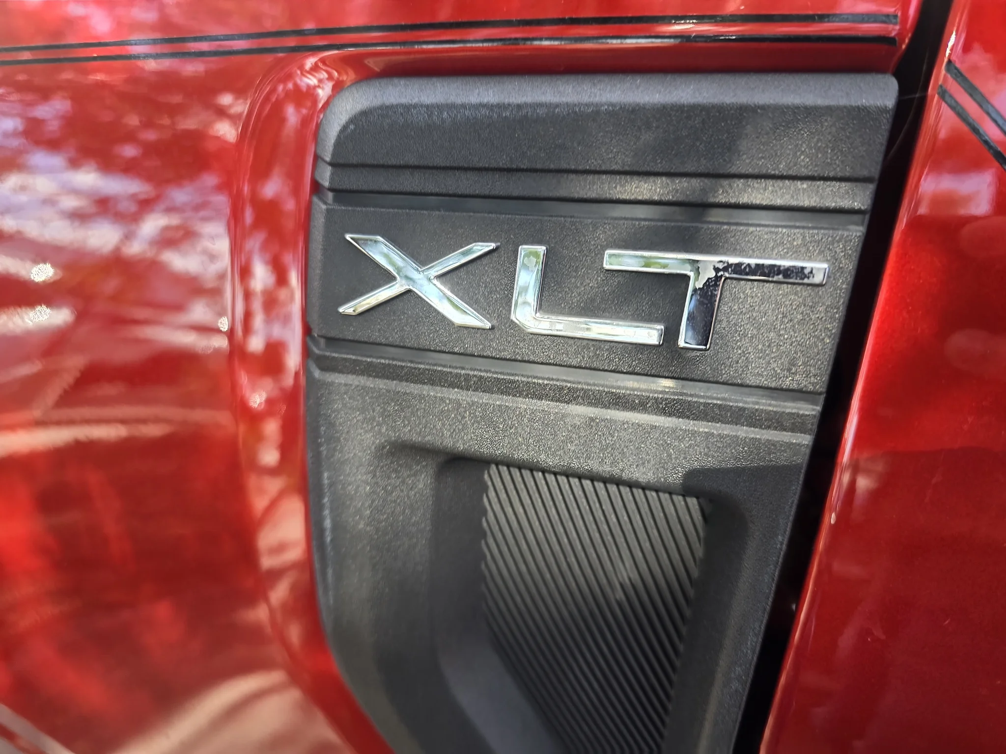Used 2022 Hot Pepper Red Tinted Clearcoat Metallic Ford XLT image 10