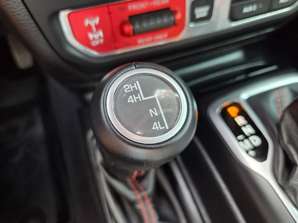 Used 2018 White Jeep Unlimited Rubicon image 30