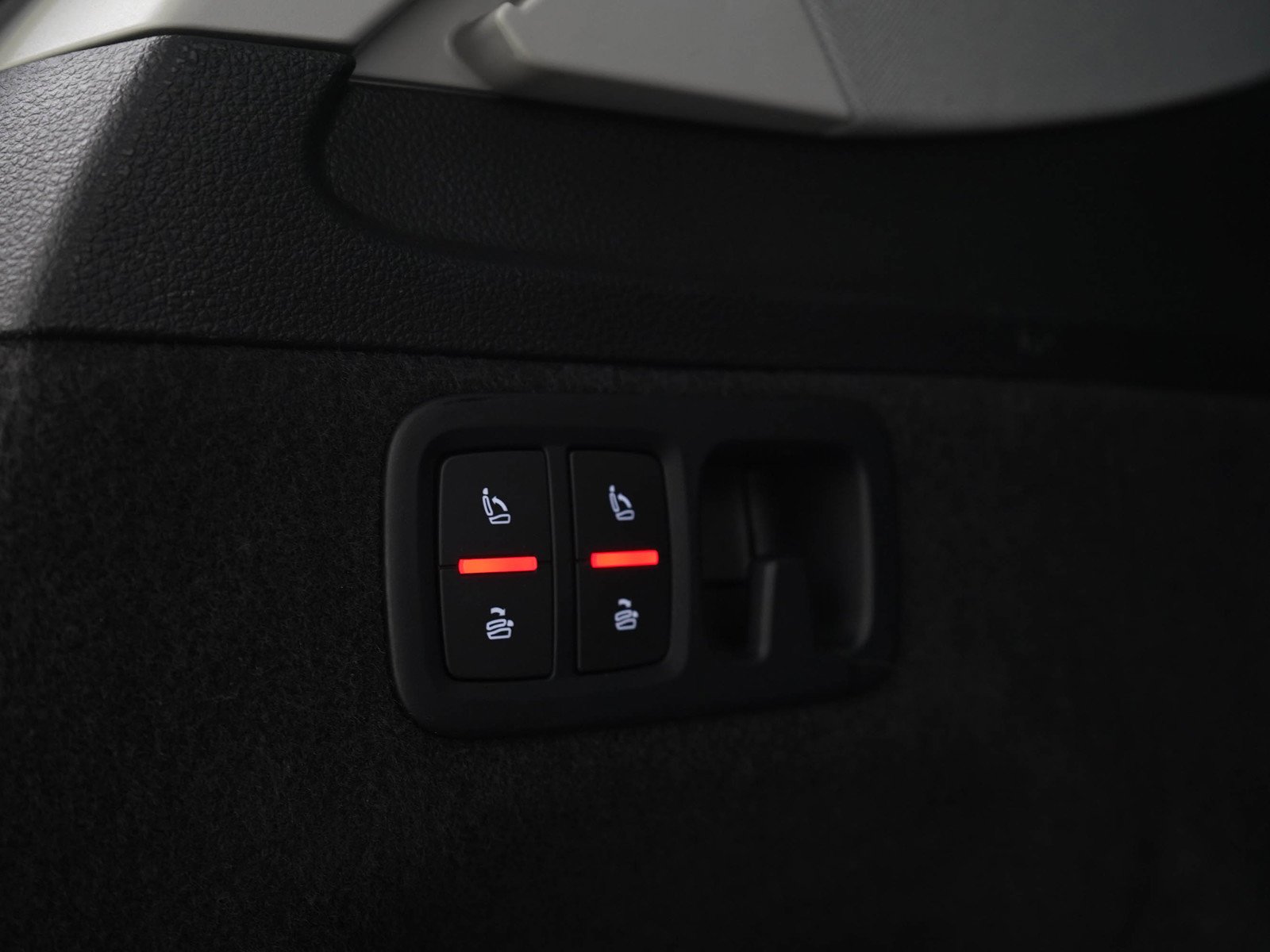 Used 2017 White Audi quattro image 11