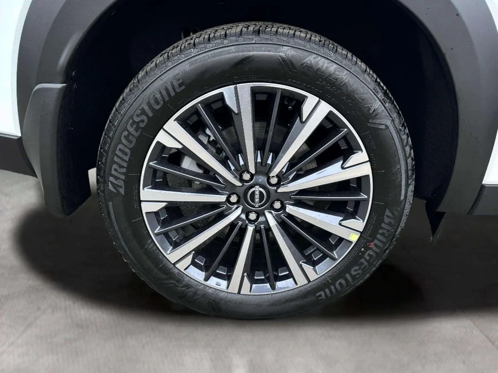New 2026 Everest White Pearl/Black Nissan Platinum image 9