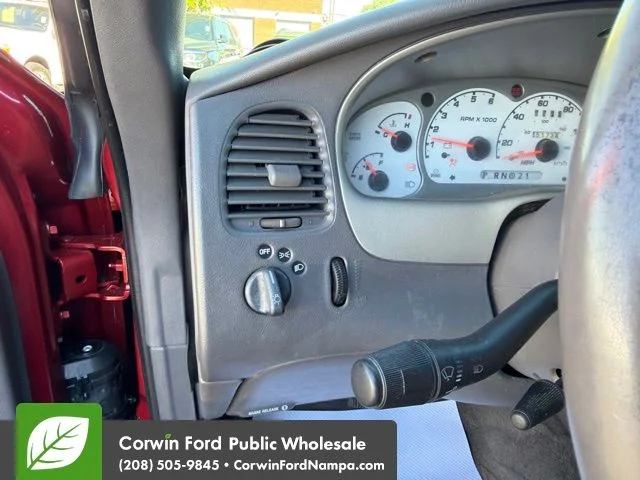 Used 2002 Red Ford Base image 13