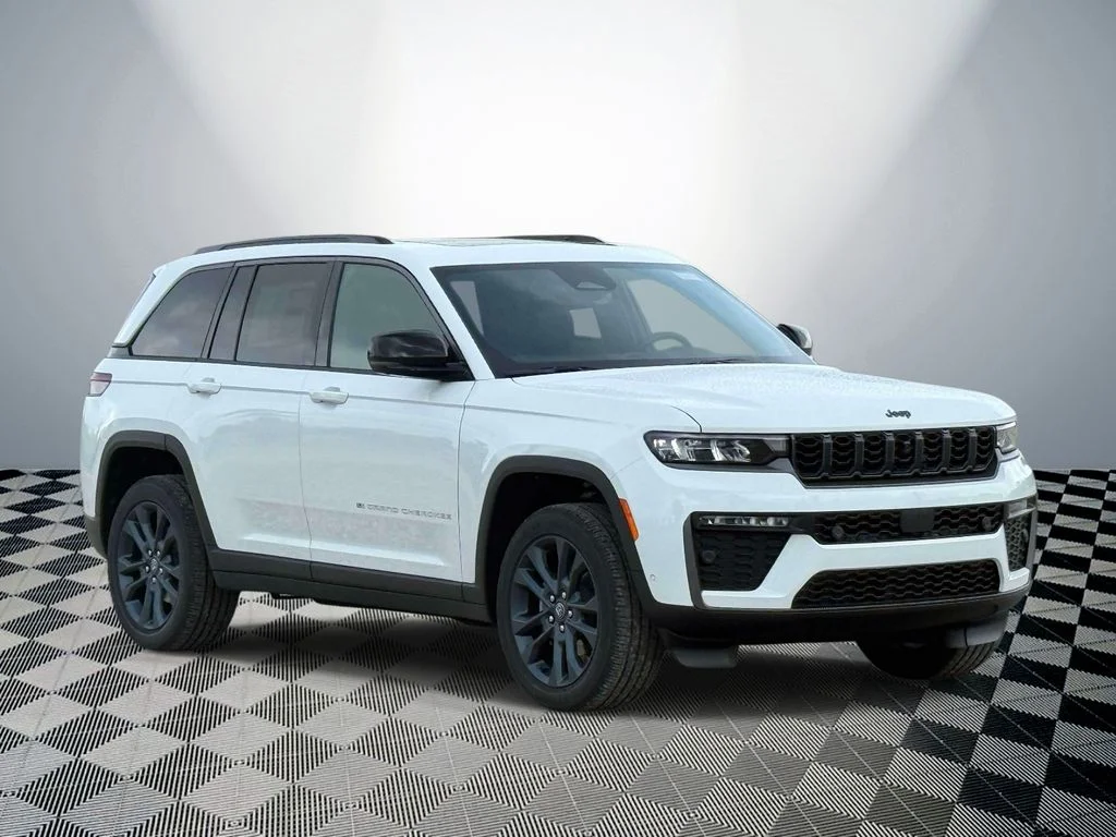 New 2026 Bright White Clear-Coat Exterior Paint Jeep Limited image 4