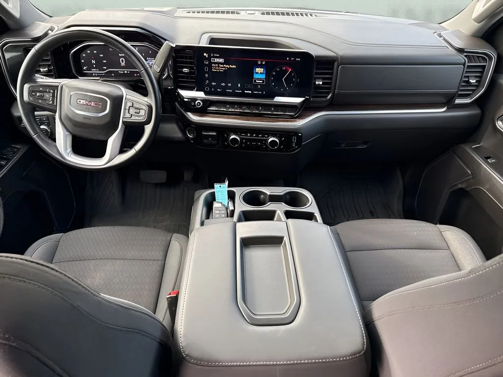 Used 2024 Summit White GMC Elevation image 17