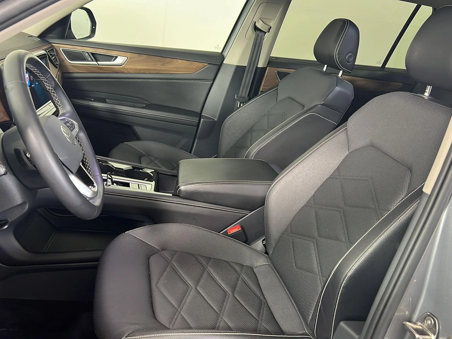 Used 2024 Silver Mist Metallic Volkswagen 2.0T SE w/Technology image 10
