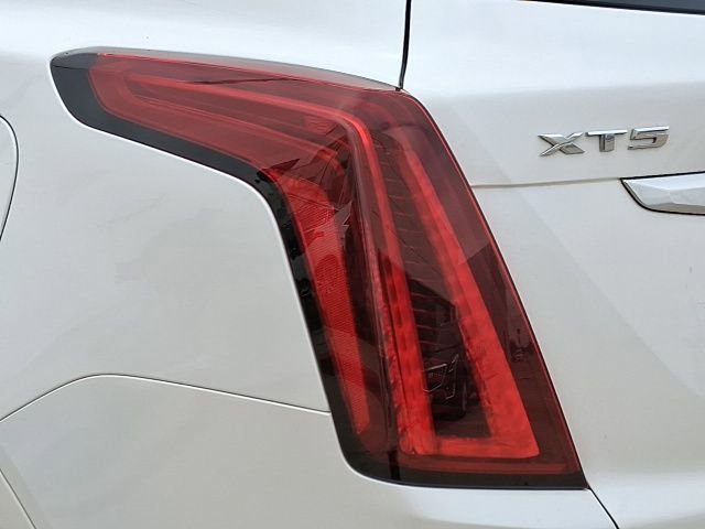 Used 2021 Crystal White Tricoat Cadillac Premium Luxury image 8