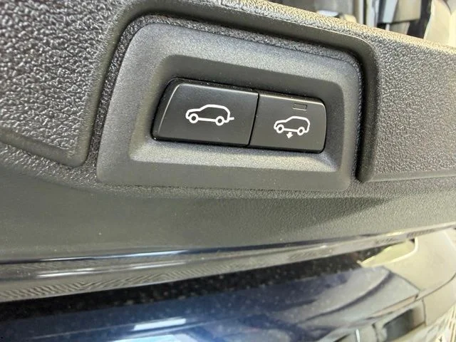 Used 2025 Black BMW M60i image 42