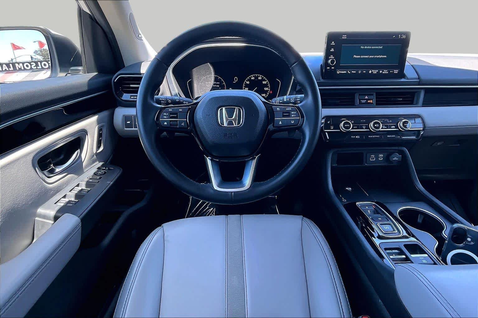 Used 2025 Platinum White Pearl Honda Touring image 5